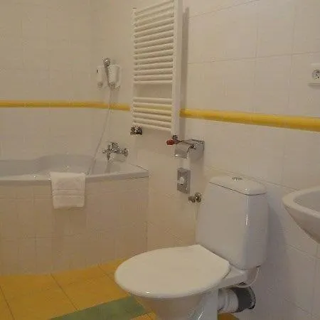 Ruzove Udoli Hotel Pivonín