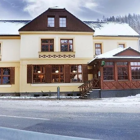 Hotel Ruzove Udoli Pivonín