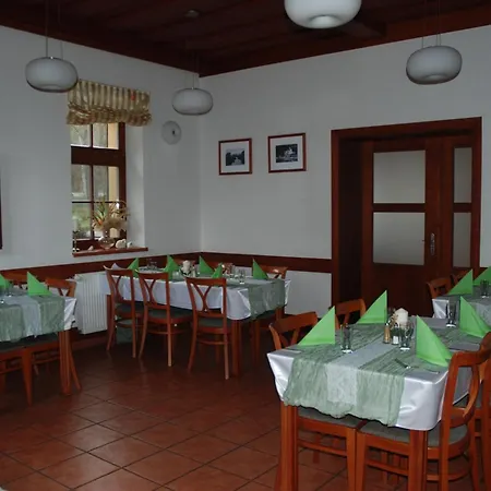 Ruzove Udoli Hotel Pivonín